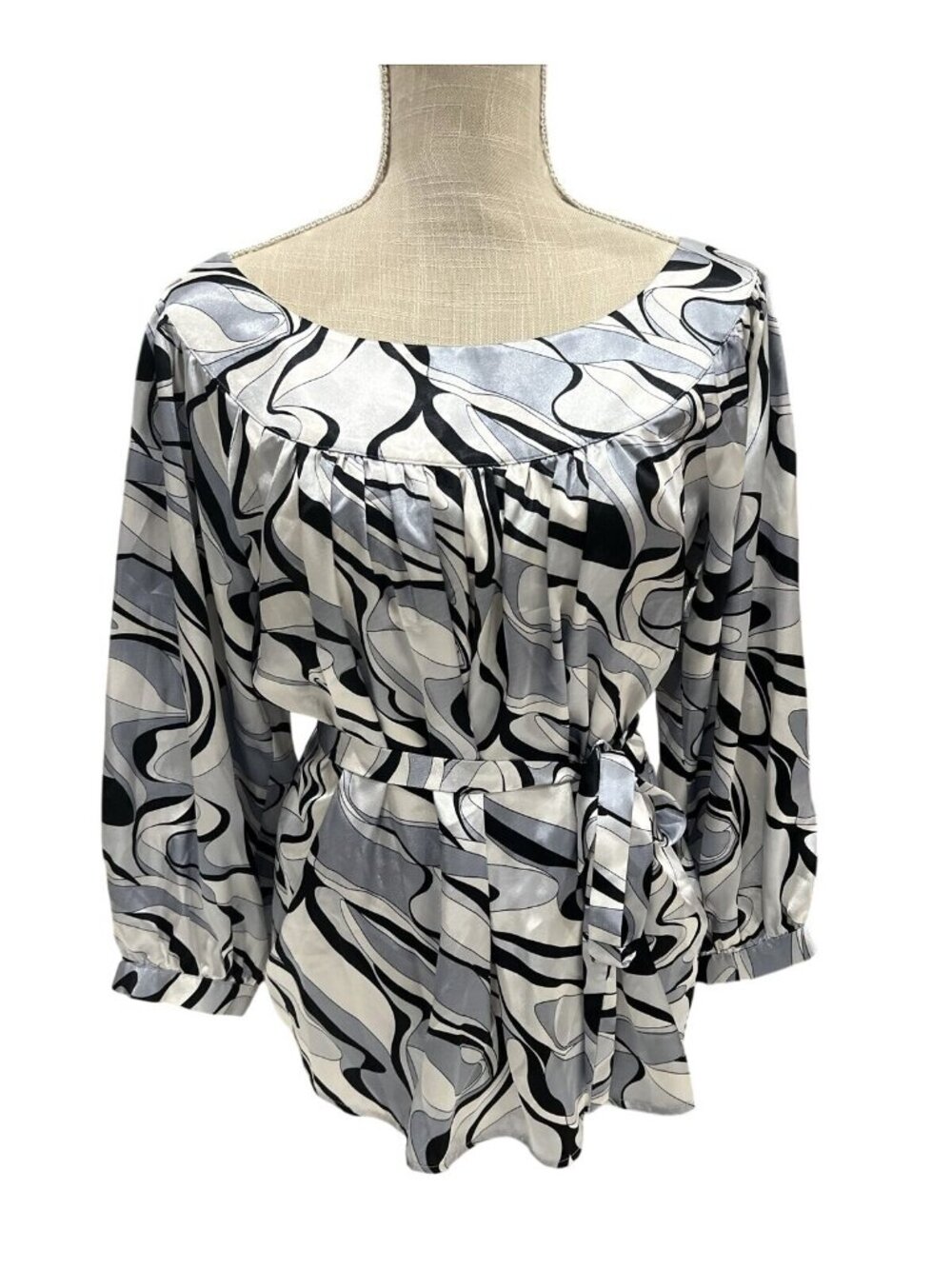 Violet & Claire Black/White Abstract Printed Satin Blouse With Belted Waist L
